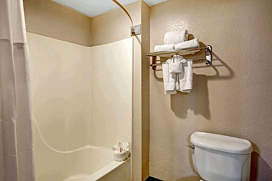 Howard Johnson by Wyndham Galveston