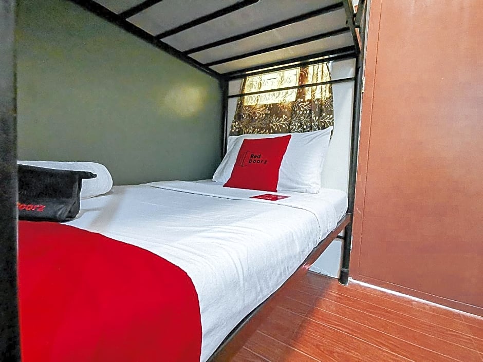 RedDoorz near KCC Mall Gensan