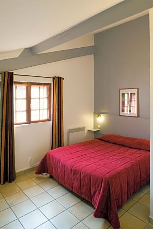 Studio with Shower (2 Adults)