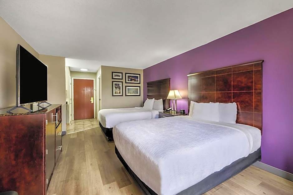 La Quinta Inn & Suites by Wyndham Louisville East