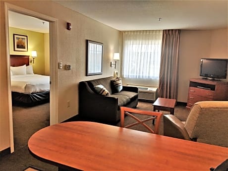 One-Bedroom Queen Suite - Disability Access/Non-Smoking