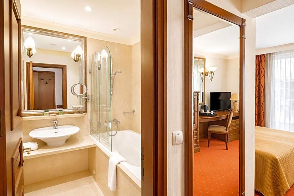 Crystal Palace Boutique Hotel