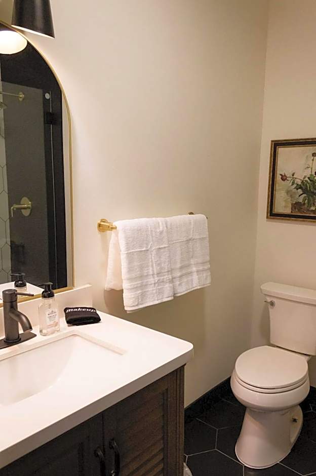 Speakeasy 2 Room Suite (Rm 4)