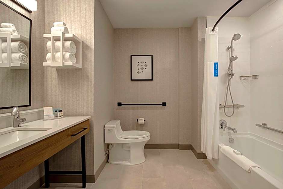 Hampton Inn By Hilton Montreal Downtown, Qc