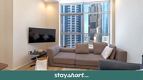 Free housekeeping visits during your stay - StayShort - Bright 1-Bedroom with View Dubai Marina