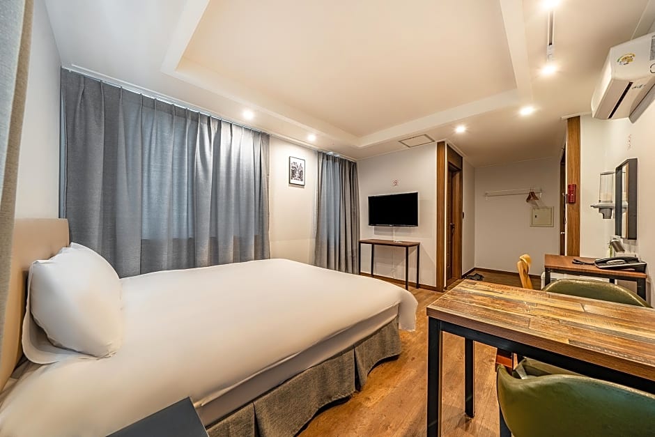 Check Inn Hotel