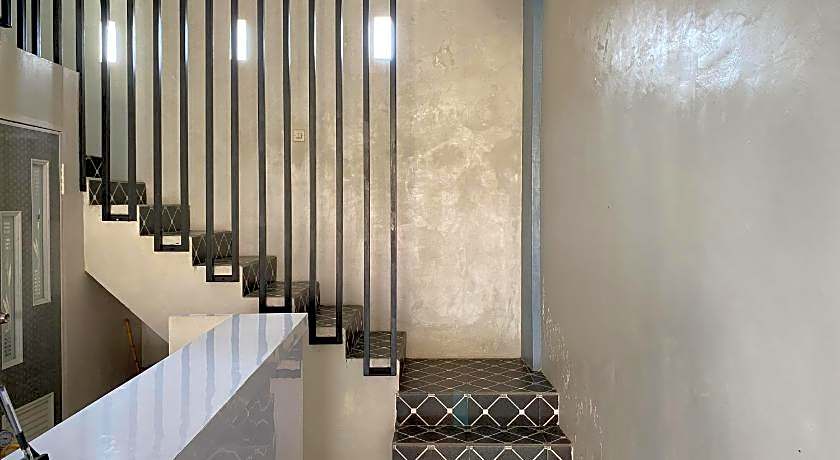 Duta Elite Kostel Syariah near RSUD Caruban Mitra RedDoorz