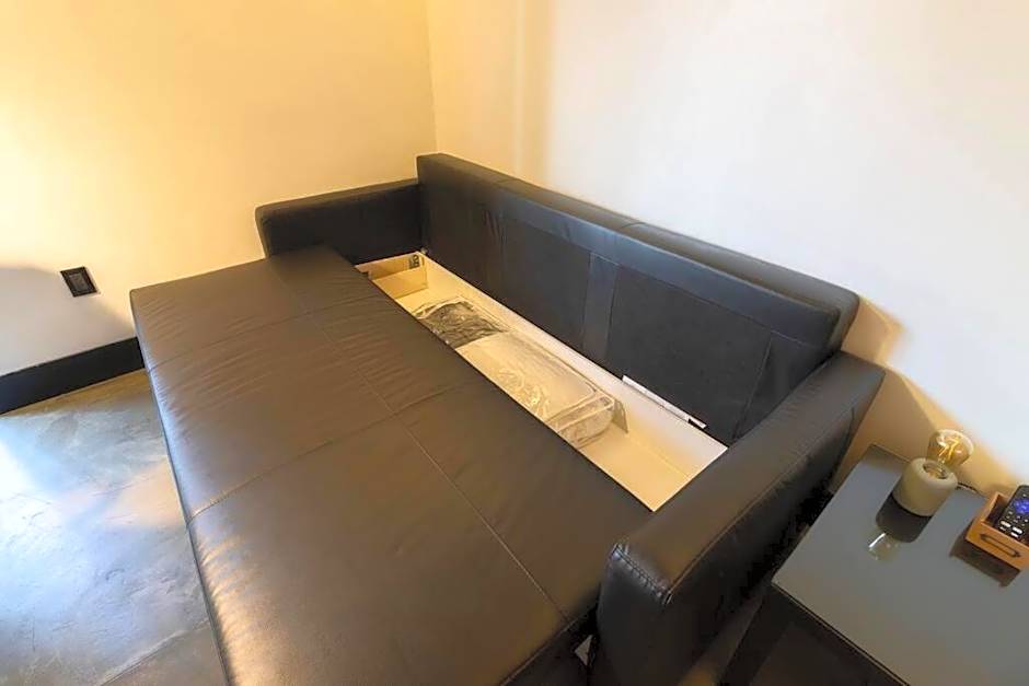 L203 New studio apt 1Bdrm 1bath AC Rooftop