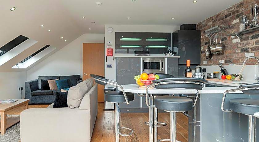 Base Serviced Apartments - Sir Thomas Street