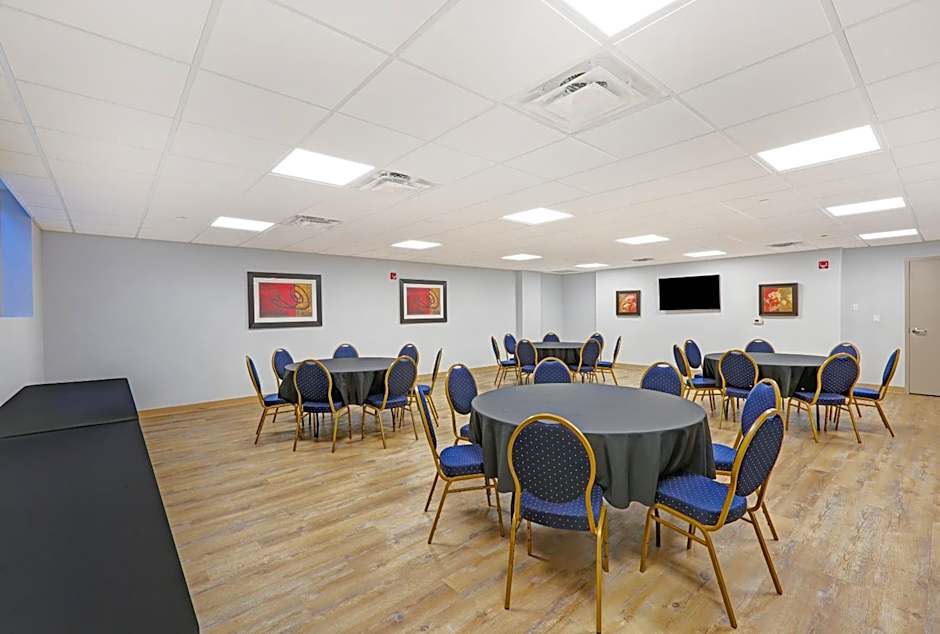 Holiday Inn Express Hotel & Suites - Woodstock By IHG