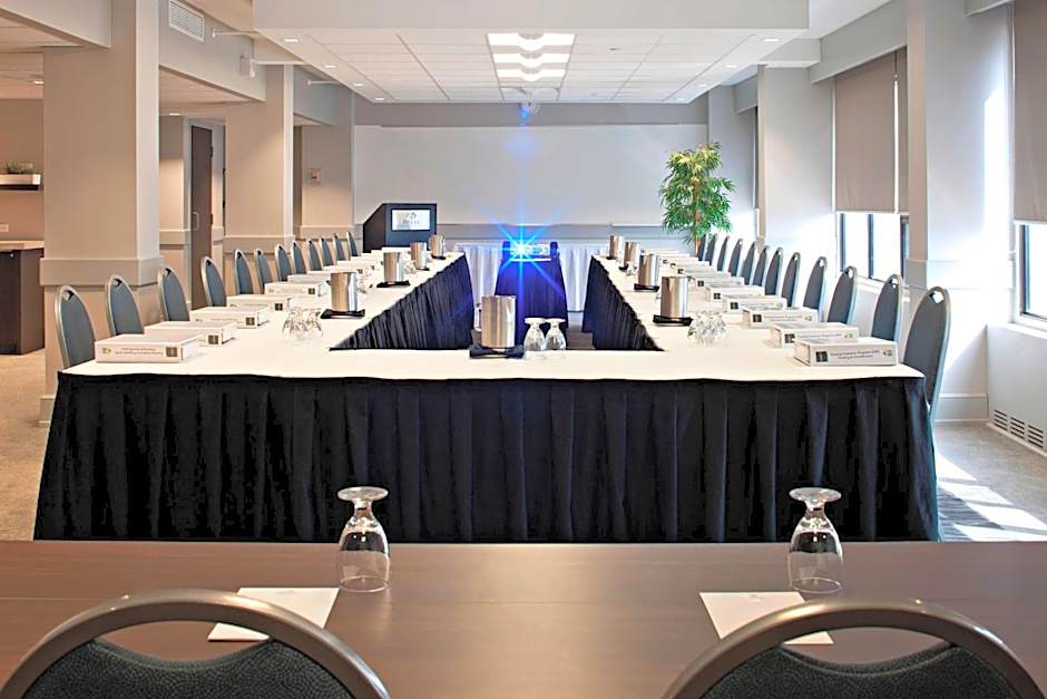 Delta Hotels by Marriott Edmonton South Conference Centre