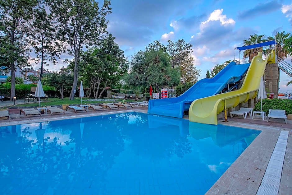 ARMAS GREEN FUGLA BEACH