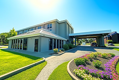 Ashbourne Hotel Canton/Hall of Fame I-77