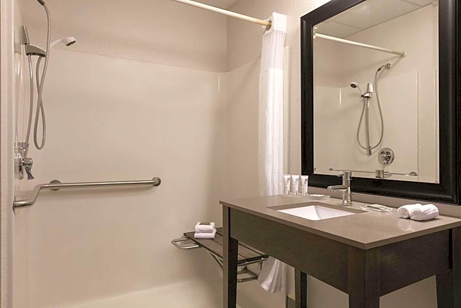 Country Inn & Suites by Radisson, Port Clinton, OH