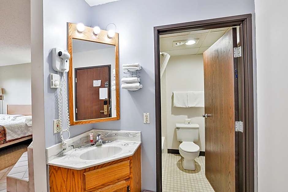 OYO Hotel Pipestone MN, Canterbury Park