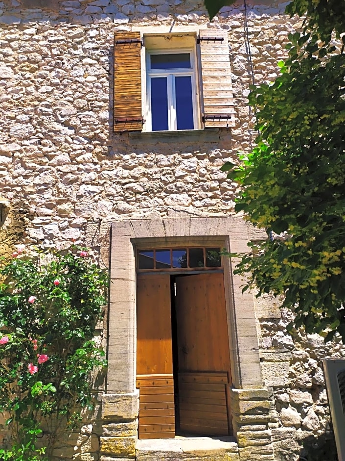 Chambre d'hôtes face au lavoir