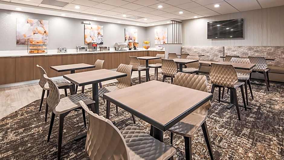 SureStay Plus Hotel by Best Western Chicago Lombard
