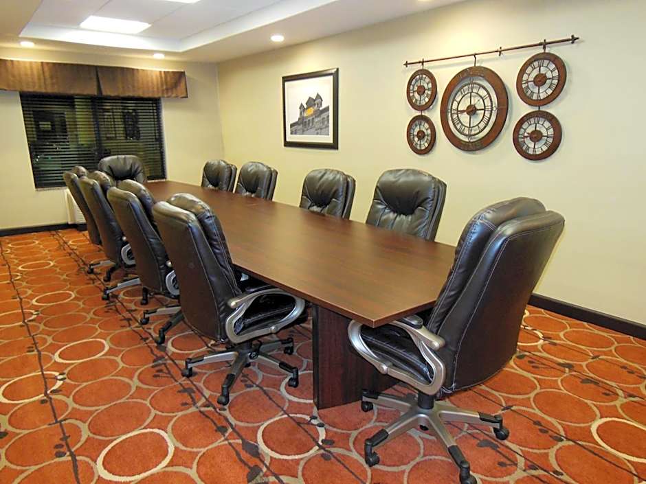 Holiday Inn Express & Suites Washington - Meadow Lands By IHG