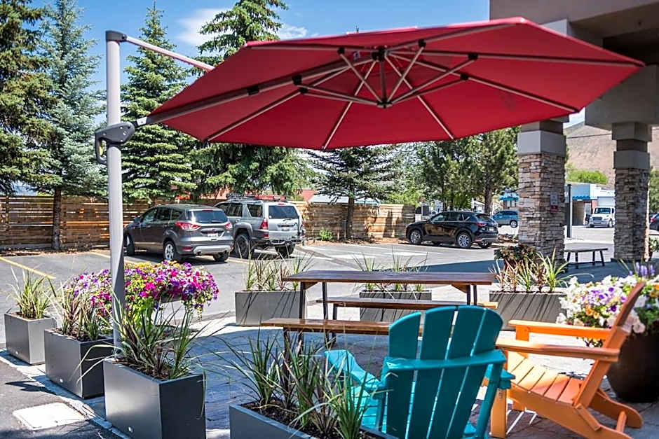 Wood River Inn & Suite