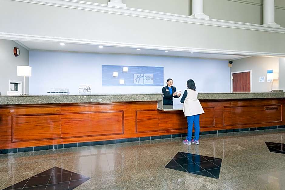 Holiday Inn Express Hotel and Suites Lake Charles By IHG