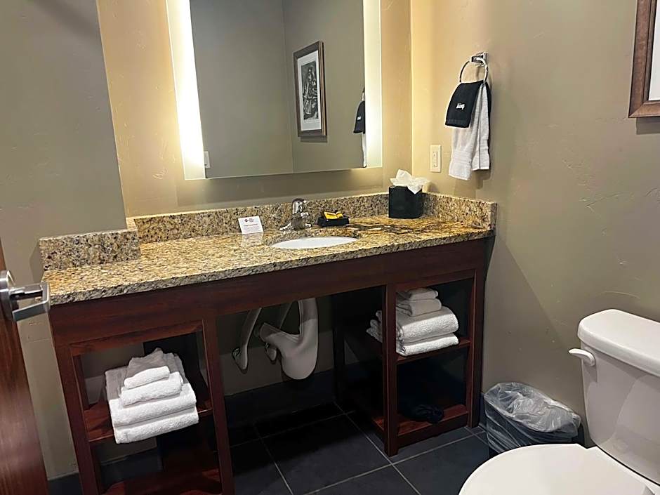 Best Western Plus Landmark Hotel