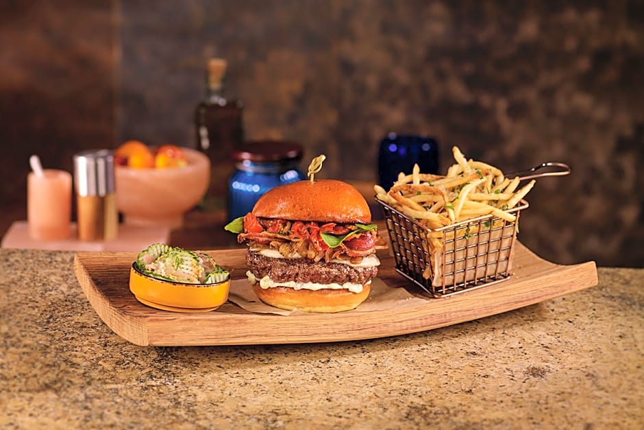 UCLA MEYER AND RENEE LUSKIN CONFERENCE CENTER