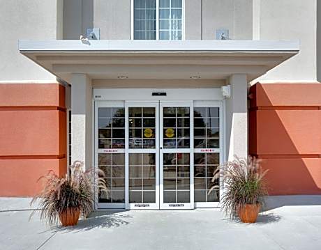 Candlewood Suites Salina By IHG