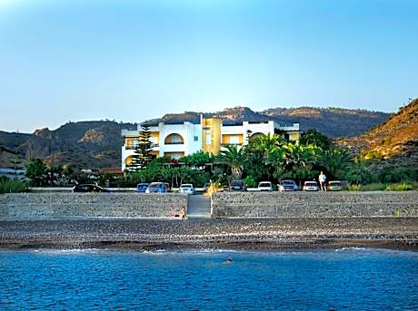 Sarikampos Beach
