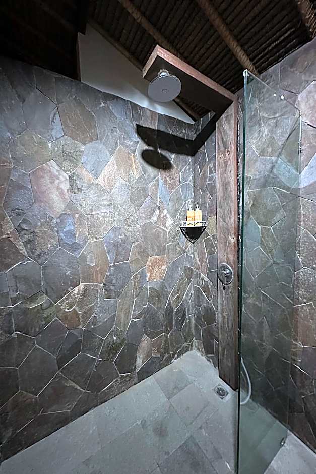 Glamping @ Pebbles & Fins