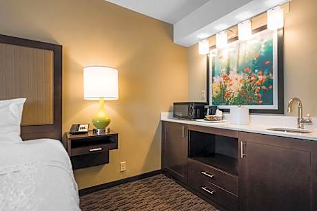 Deluxe King Room - Non-Smoking