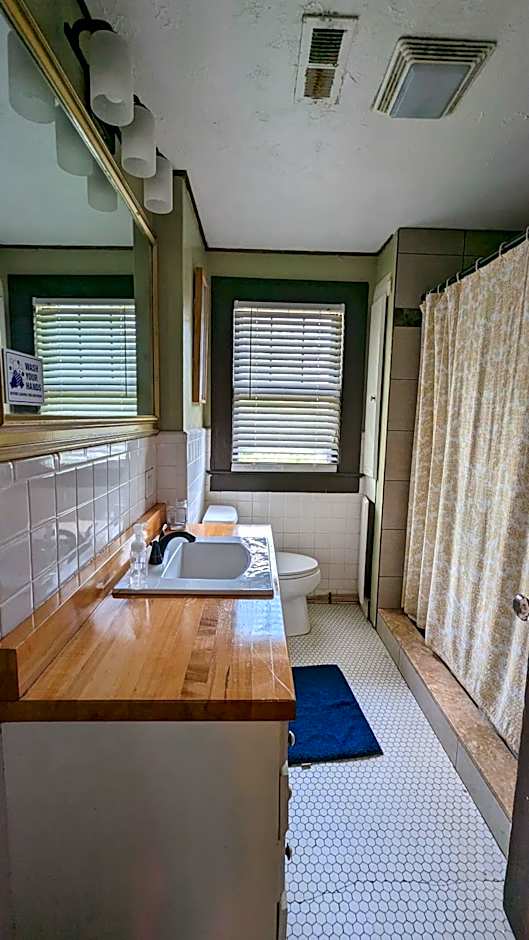 Bon Paul & Sharky's Hostel