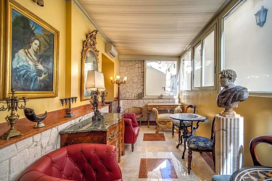 Aurelius Art Gallery Hotel