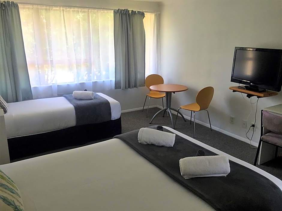 Fairway Motel & Apartments