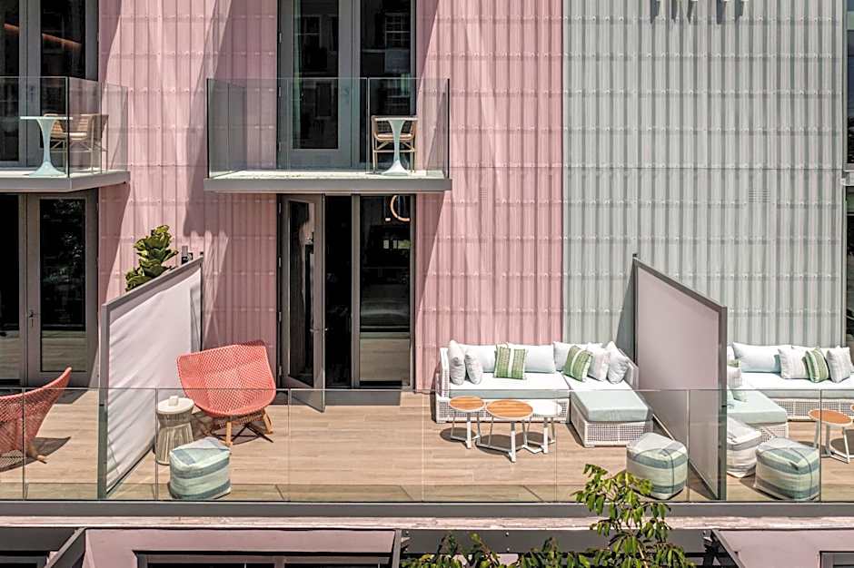 The Ray Hotel Delray Beach, Curio Collection by Hilton