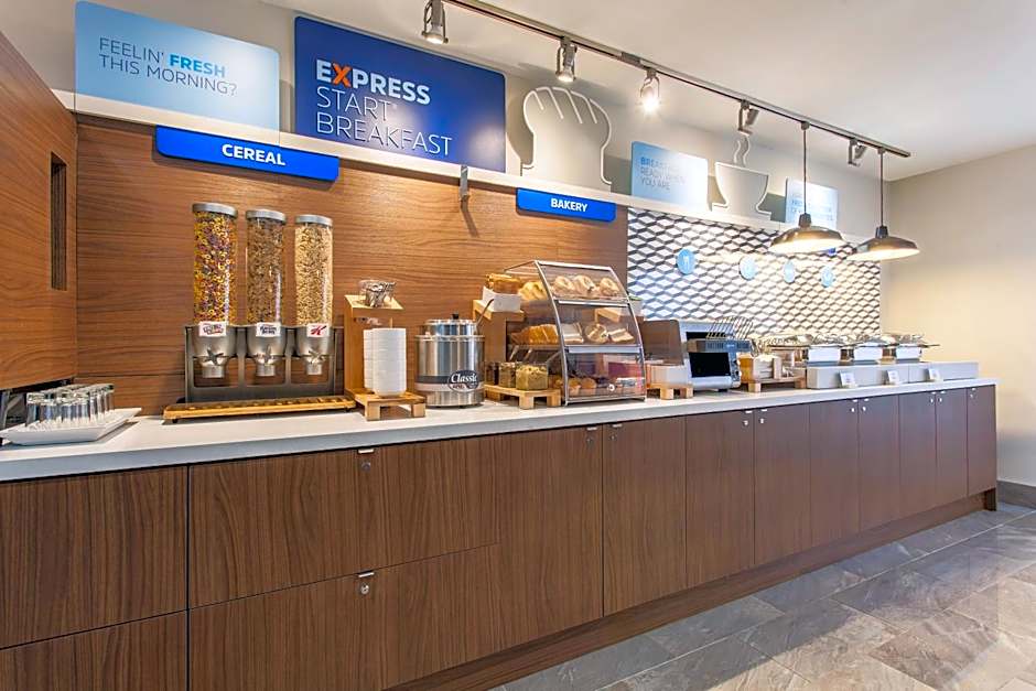 Holiday Inn Express & Suites Mississauga-Toronto Southwest By IHG