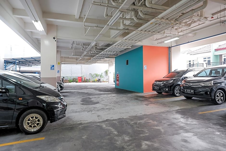 Sans Hotel Puri Indah Jakarta