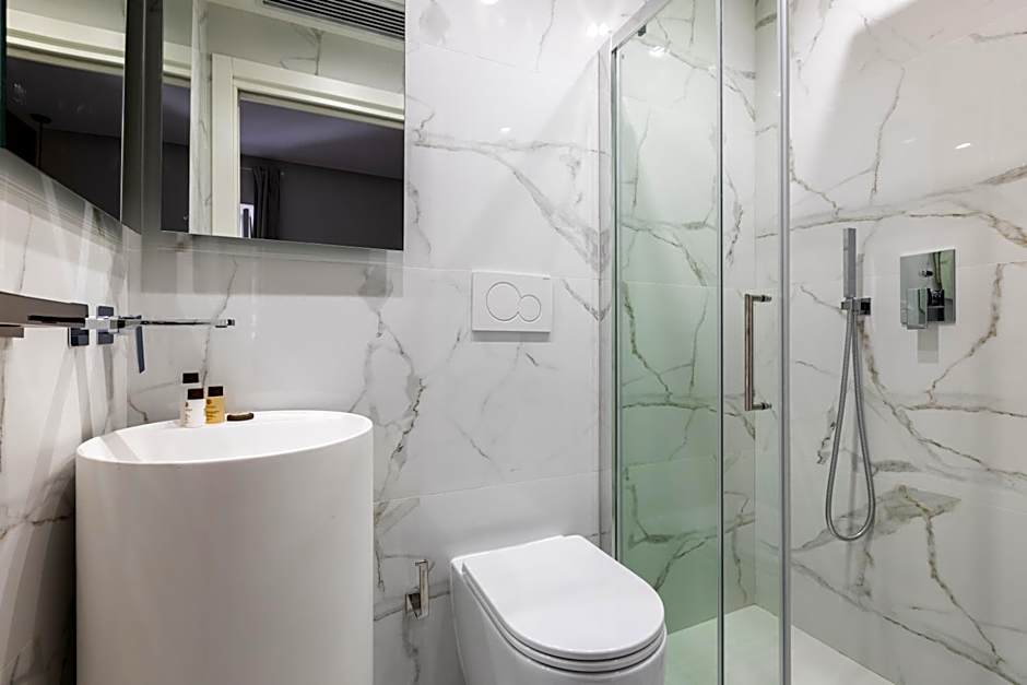 Louly Trevi Fountain