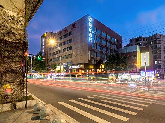 Discovery Hotel (Guangzhou Railway Station Sanyuanli Subway Station)
