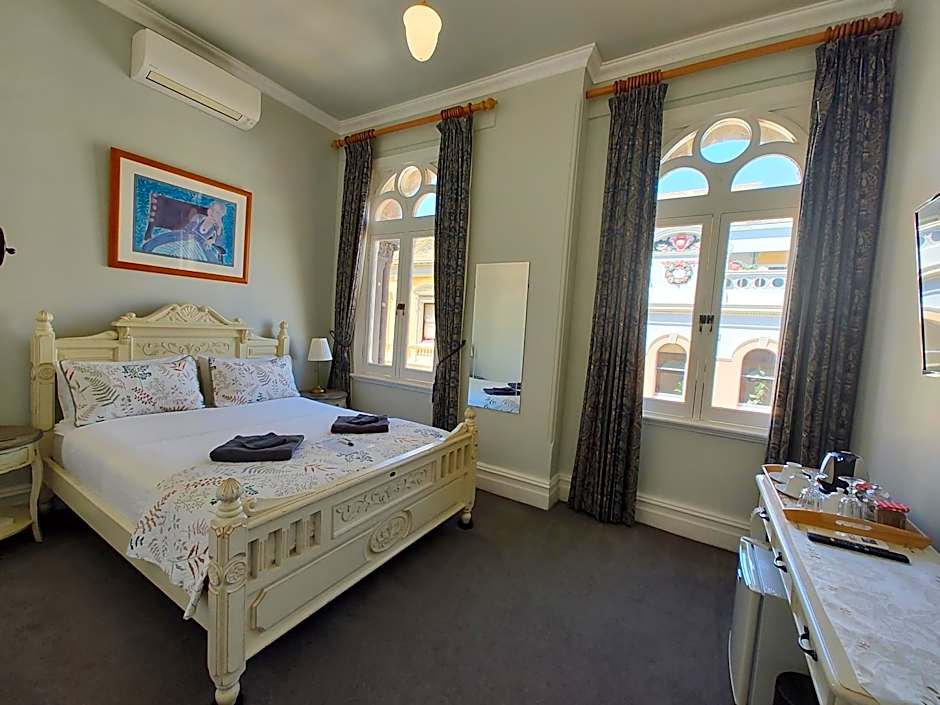 Photo 1 of 6 of 1 Queen Bed