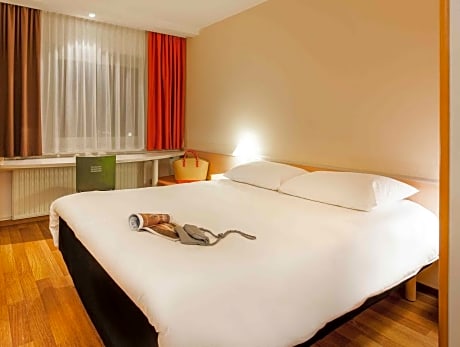 Standard Room with One Double Bed
