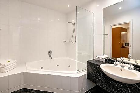 Bayview Spa Queen - Adults Only