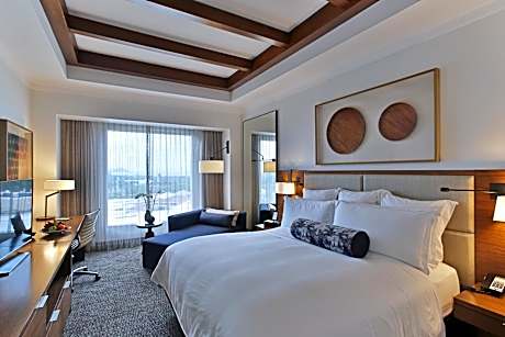 Classic King Room - Club Lounge Access