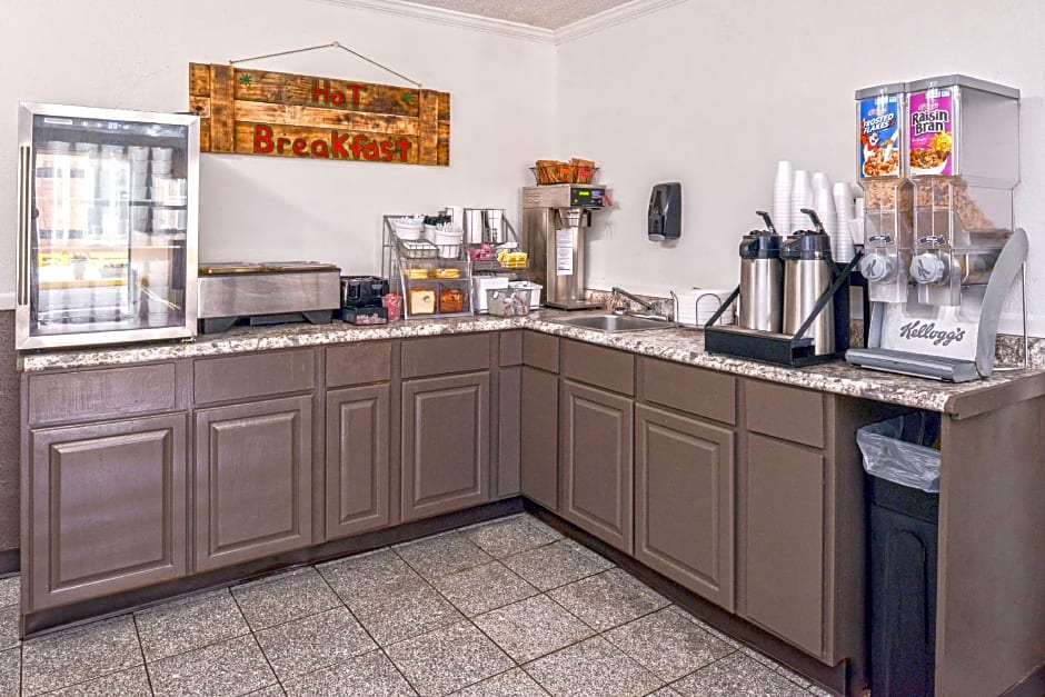 Country Garden & Suites-Benton