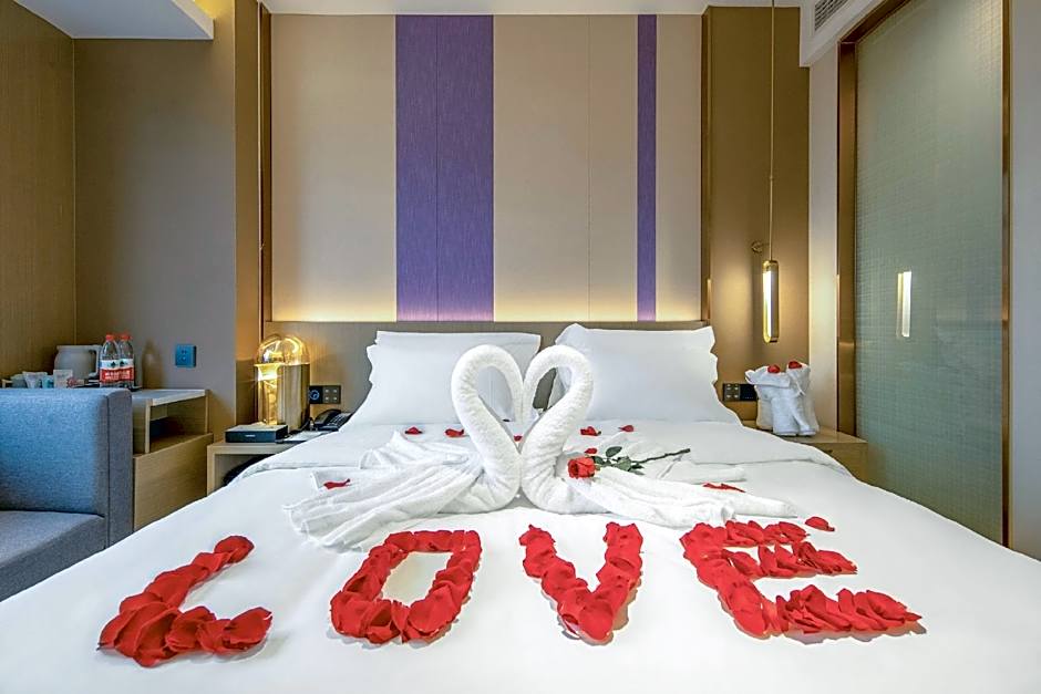 Lavande Hotel Yueyang East High-speed Railway Station Walmart