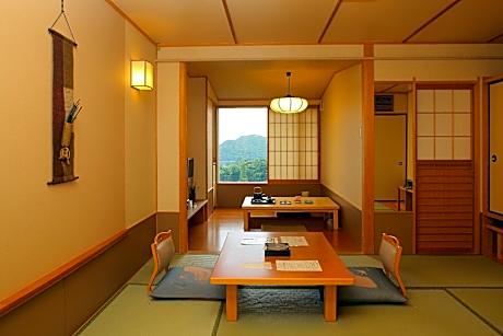 Quadruple Room with Private Bathroom