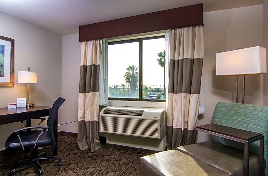 Holiday Inn Express Hotel & Suites Carlsbad Beach By IHG