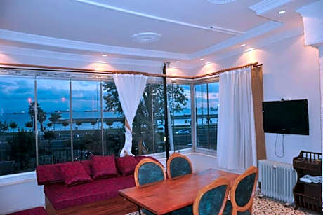 2BR Cozy Central Apartment with Amazing Sea View!