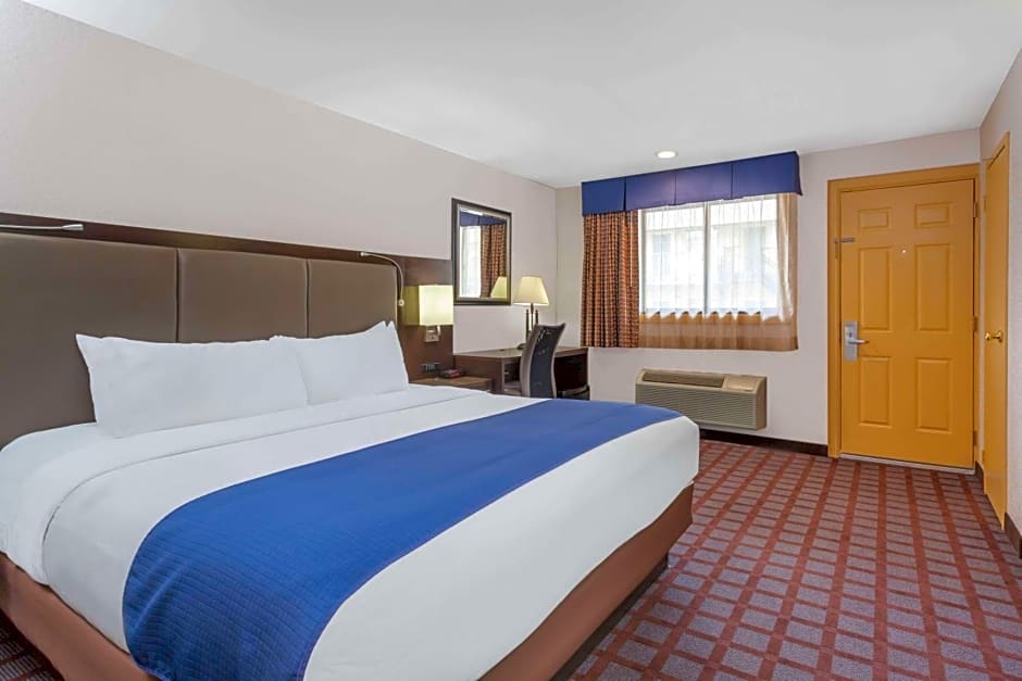 Days Inn by Wyndham Woodbury Long Island