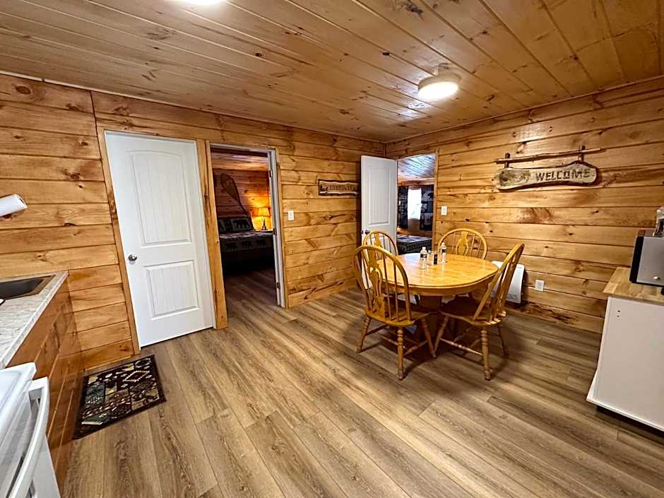 Rowe's Adirondack Cabins of Schroon Lake