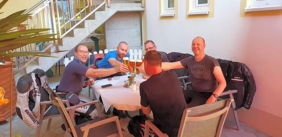 Hotel-Gasthof-Fleischerei - Zur alten Post